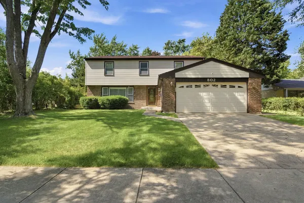 $595,000 | 802 East Hackberry Drive, Arlington Heights, IL 60004