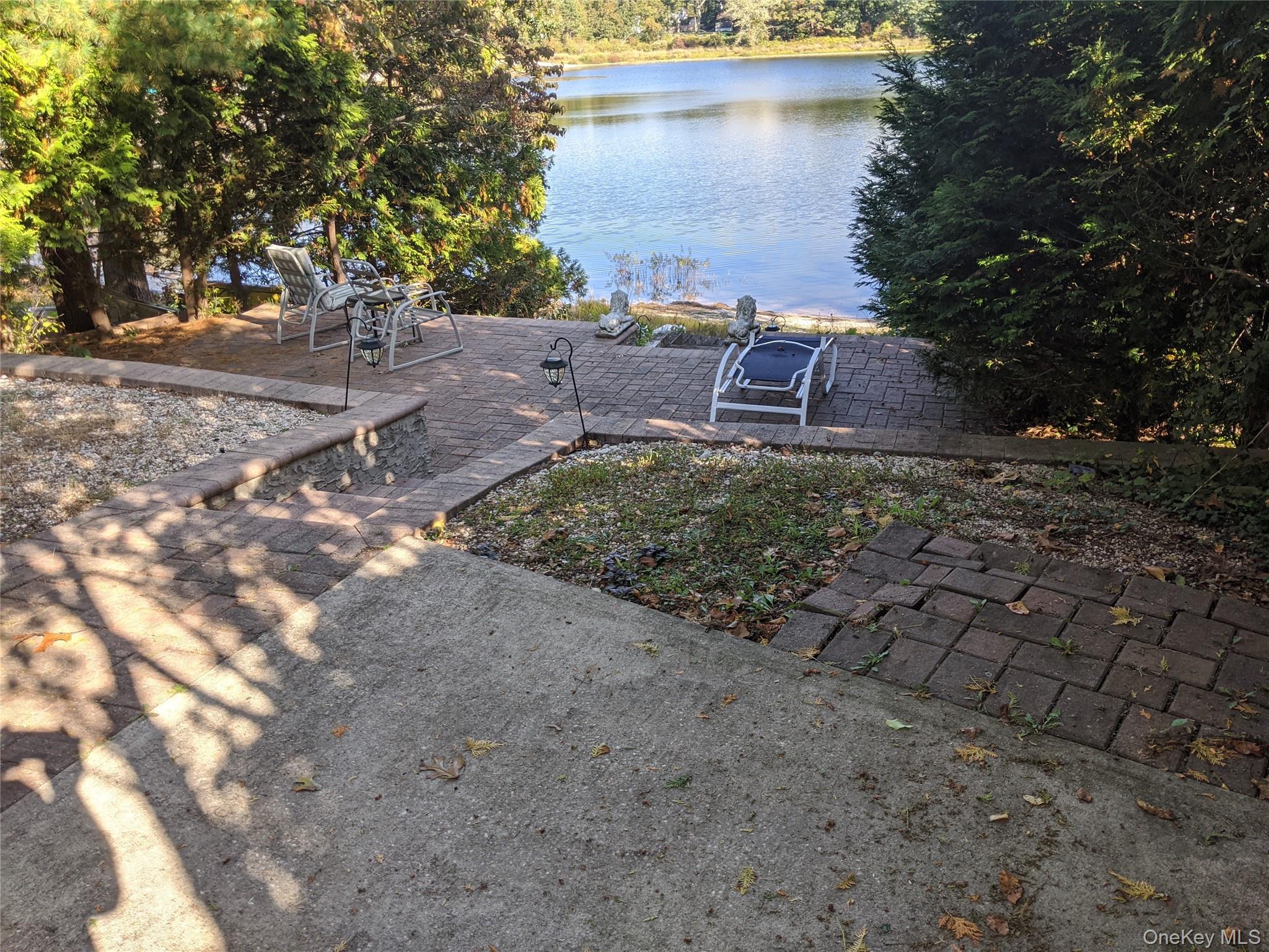 215 Lakeside Trail Ridge, NY 11961 - Photo 15 of 24 a backyard of a house with lots of green space
