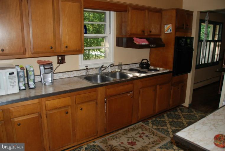 8033 Devlin Road Bristow, VA 20136 - Photo 2 of 18 Kitchen