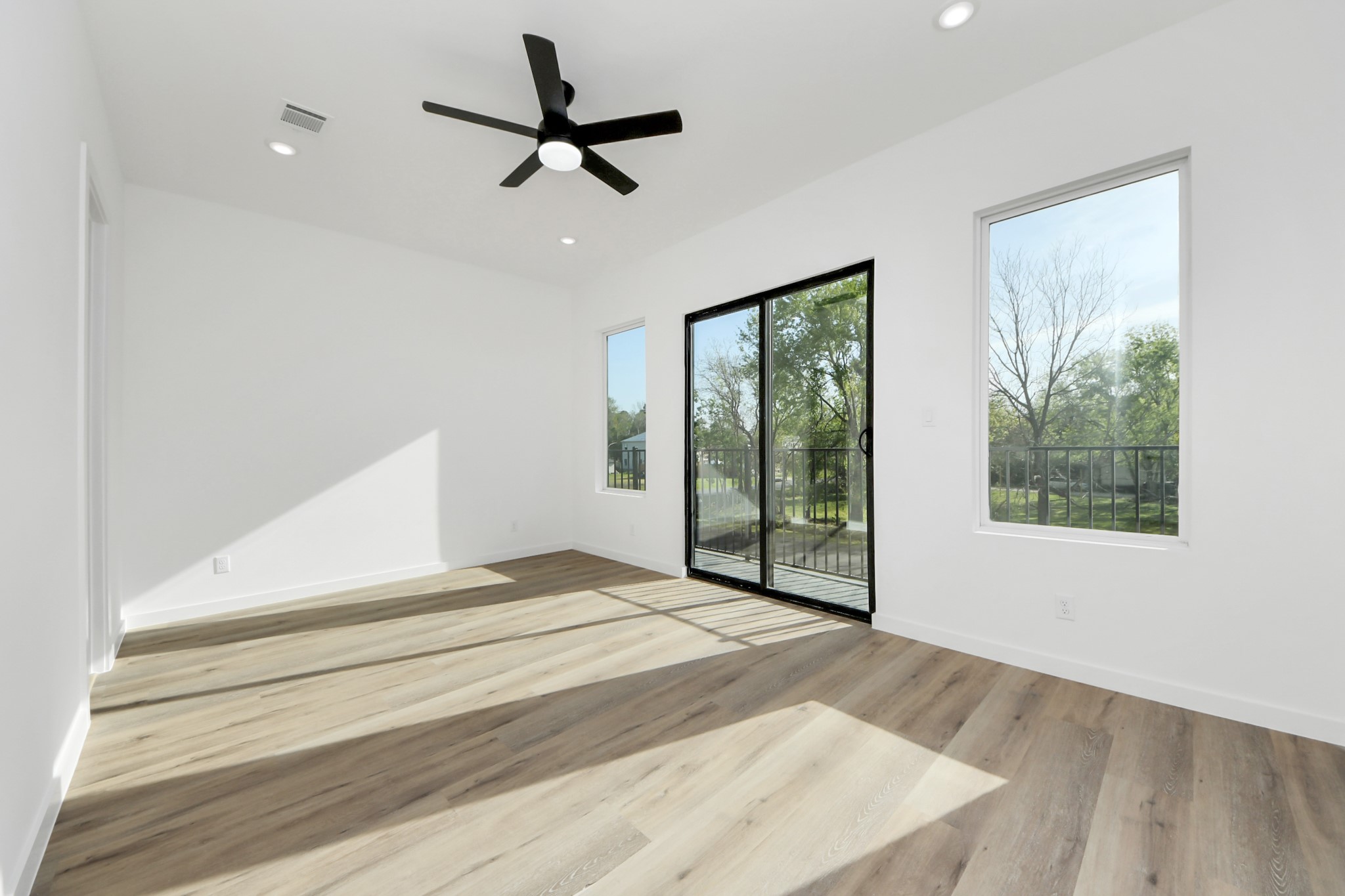 7935 Sunnyhill Street Houston, TX 77088 - Photo 9 of 21 a view of a livingroom with a ceiling fan and window