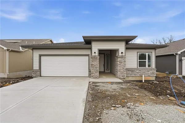 $469,990 | 20683 South Skyview Lane, Spring Hill, KS 66083