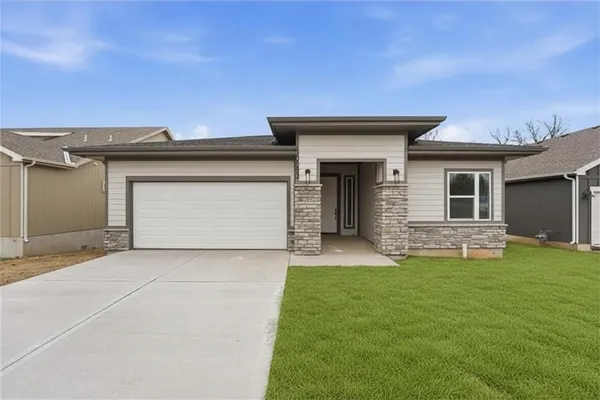 $469,990 | 20683 South Skyview Lane, Spring Hill, KS 66083