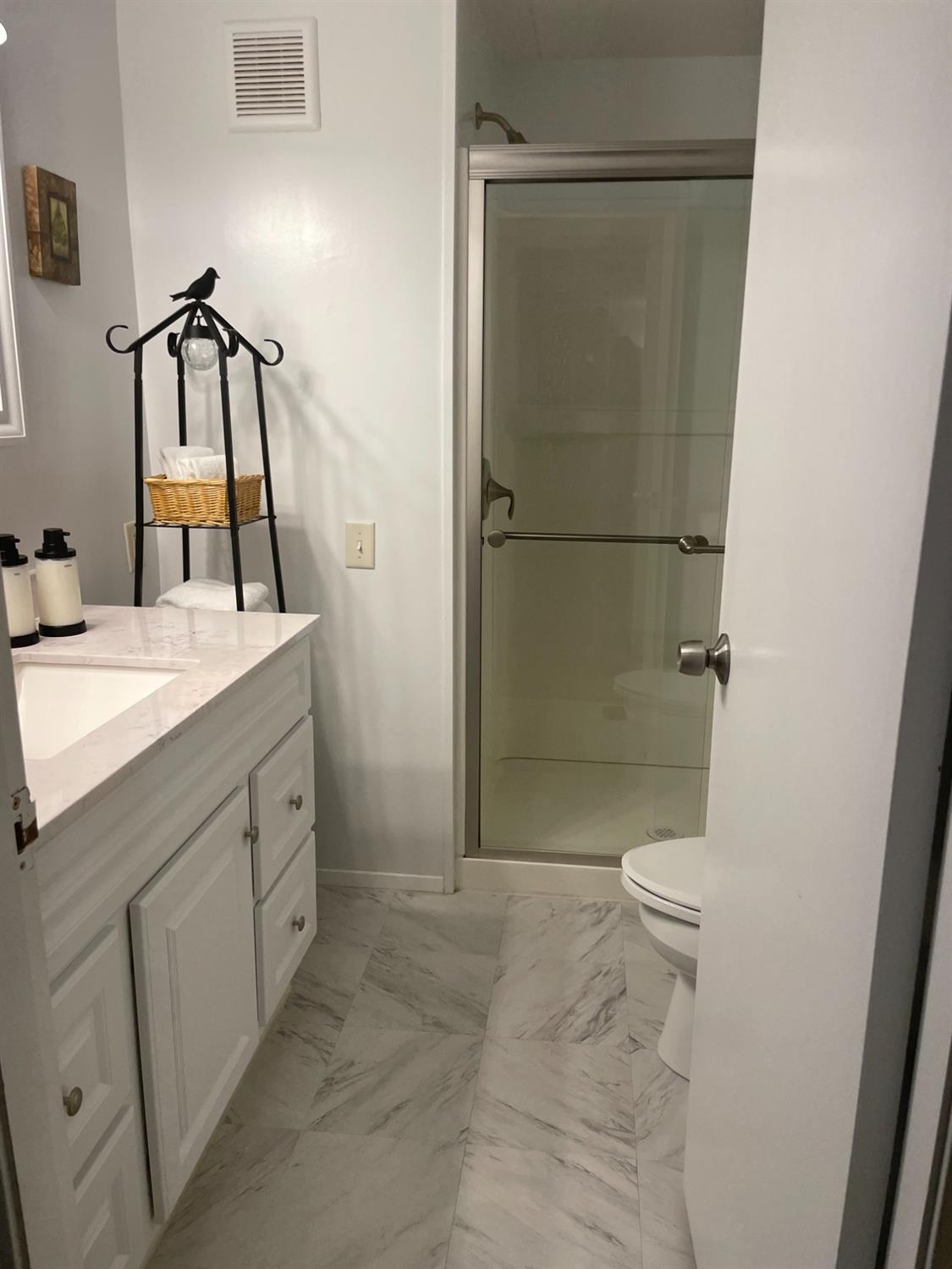 40640 Taylor Mountain Road Oakhurst, CA 93644 - Photo 30 of 62 a bathroom with a sink a toilet and shower