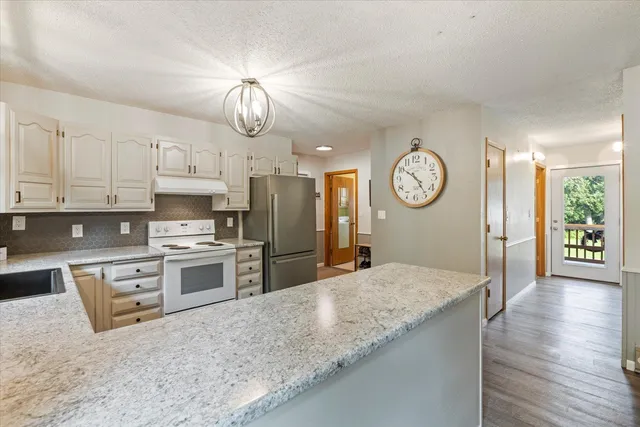 $425,000 | 15542 County Road 540, Nashwauk, MN 55769