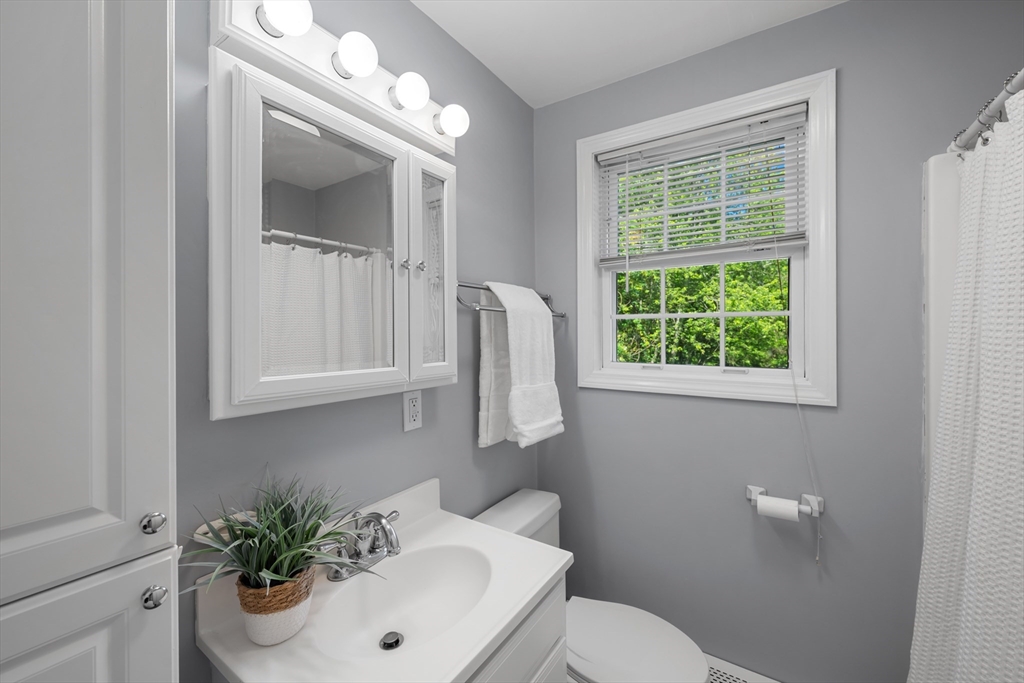 123 Indian Hill Road Worcester, MA 01606 - Photo 12 of 25