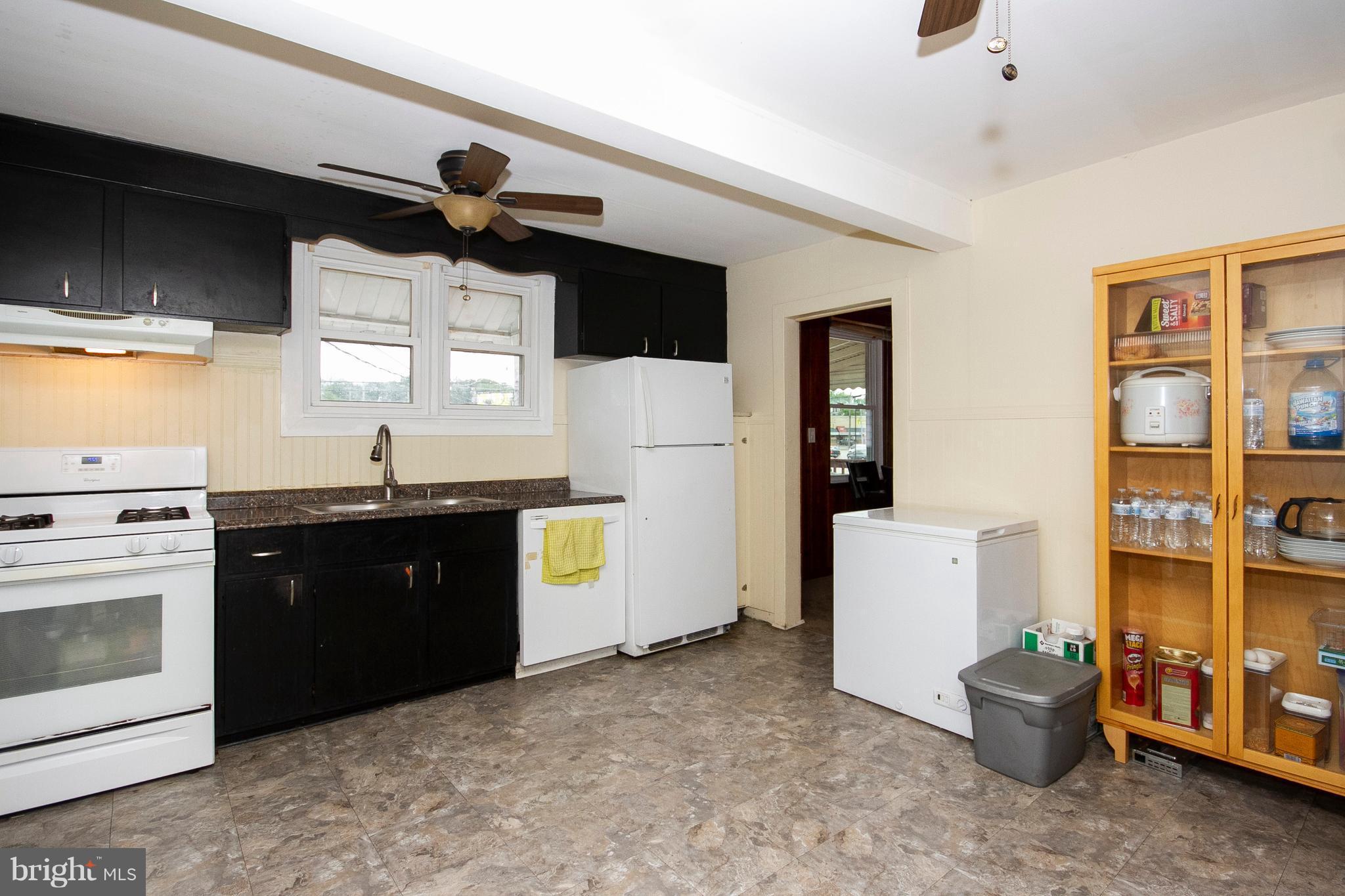 3208 Stanley Road Halethorpe, MD 21227 - Photo 6 of 26 Kitchen