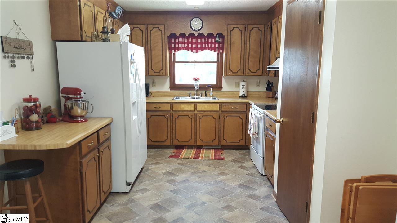 108 Ghost Creek Road Laurens, SC 29360 - Photo 4 of 15 Gallery Image 4