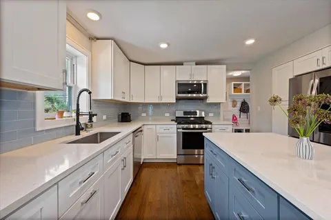 $949,000 | 2932 Central Avenue, Wilmette, IL 60091