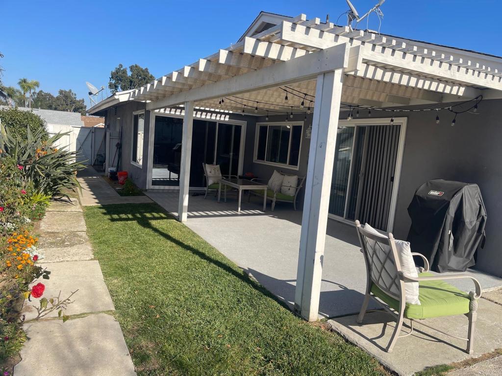 11417 Poblado Road San Diego, CA 92127 - Photo 7 of 37 a view of a house with sitting area