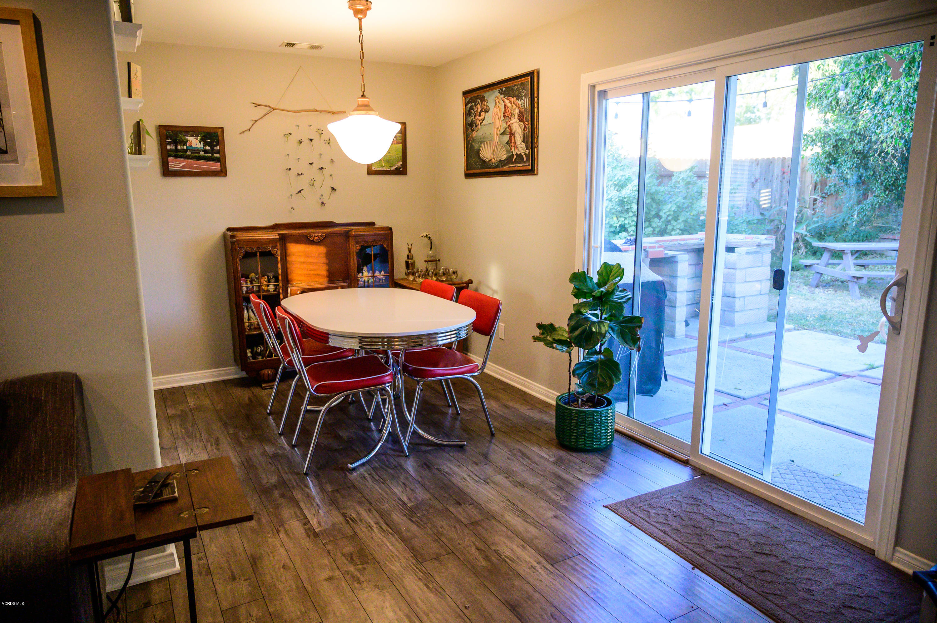 2116 Clover Street Simi Valley, CA 93065 - Photo 4 of 20 JerremsHouse-106