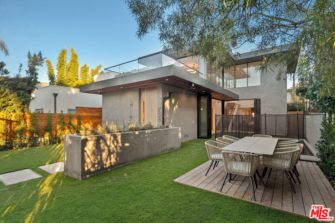 738 Palms Boulevard Venice, CA 90291 - Photo 3 of 51