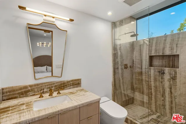 $6,700,000 | 738 Palms Boulevard, Venice, CA 90291