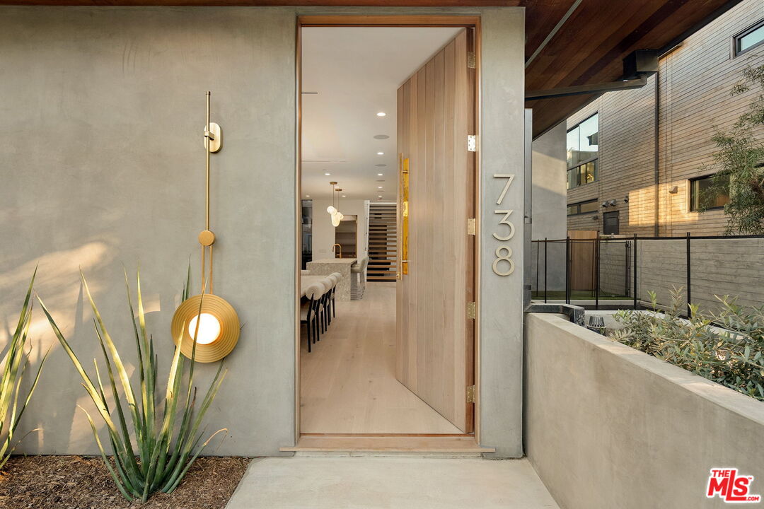 738 Palms Boulevard Venice, CA 90291 - Photo 4 of 51