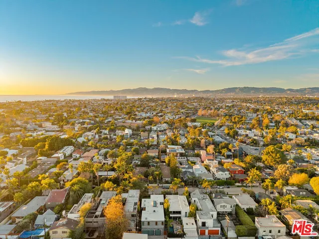 $6,700,000 | 738 Palms Boulevard, Venice, CA 90291