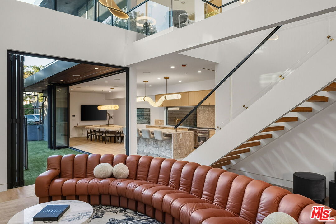 738 Palms Boulevard Venice, CA 90291 - Photo 7 of 51