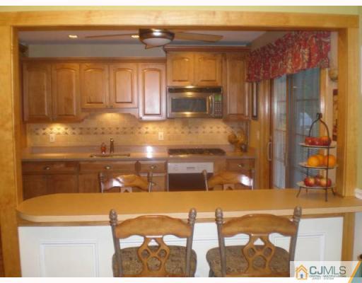 5 Kevin Road East Brunswick, NJ 08816 - Photo 3 of 6 Gallery Image 3