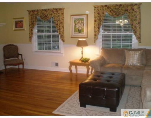 5 Kevin Road East Brunswick, NJ 08816 - Photo 4 of 6 Gallery Image 4