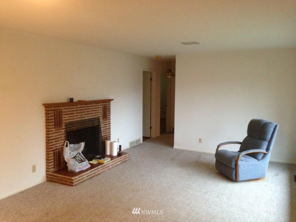 22212 Southeast May Valley Road Issaquah, WA 98027 - Photo 2 of 16 Gallery Image 2