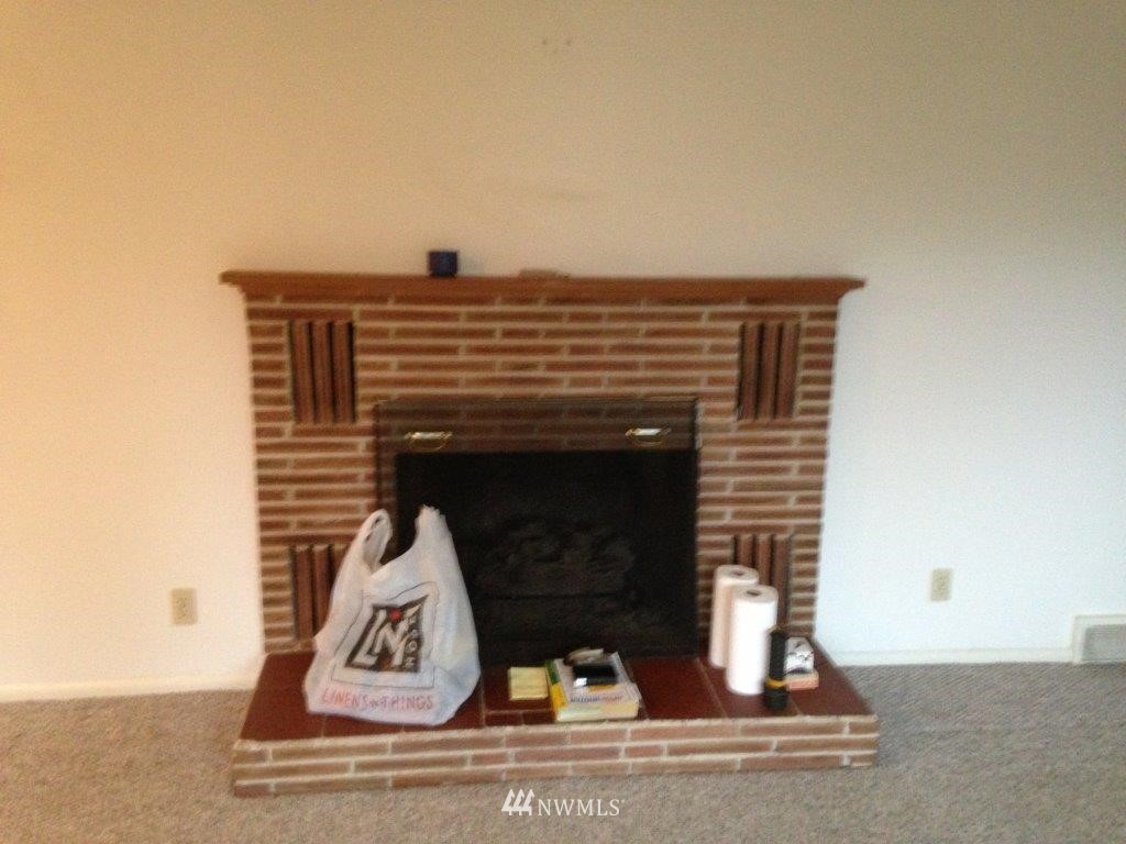22212 Southeast May Valley Road Issaquah, WA 98027 - Photo 3 of 16 Gallery Image 3