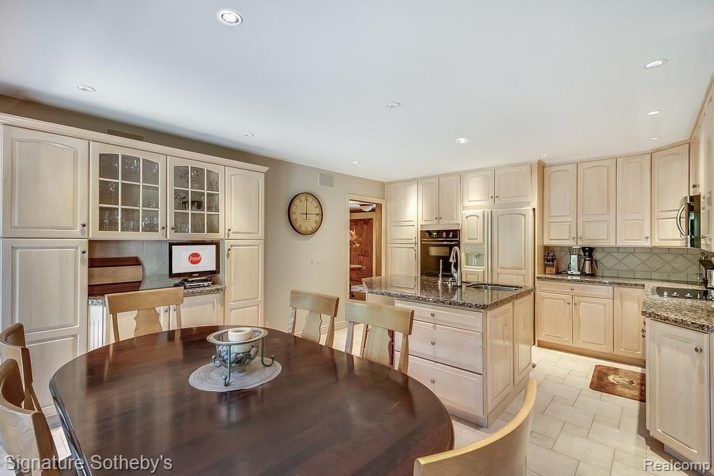 925 Stanford Circle Rochester Hills, MI 48309 - Photo 15 of 45