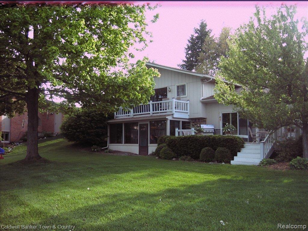 3525 East Commerce Road Commerce Township, MI 48382 - Photo 2 of 22 IMG_1737