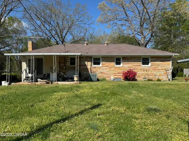 a front view of house with yard