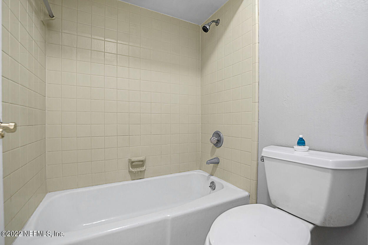 3759 Rustic Lane Jacksonville, FL 32217 - Photo 22 of 32 a bath room with a toilet and a bath tub