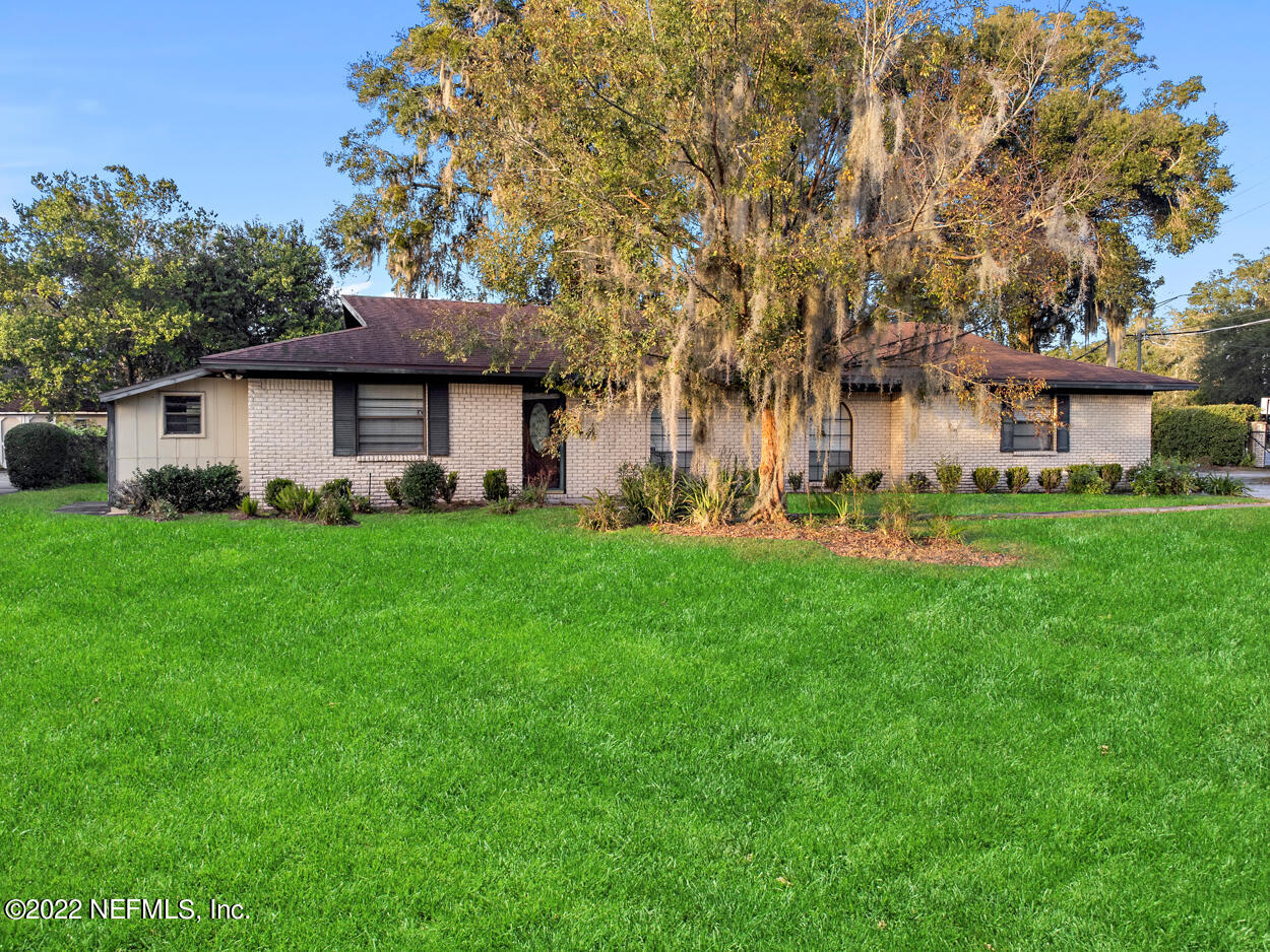 3759 Rustic Lane Jacksonville, FL 32217 - Photo 31 of 32 a front view of house with yard and green space