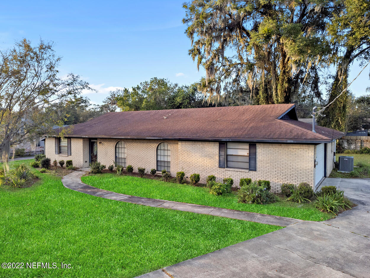 3759 Rustic Lane Jacksonville, FL 32217 - Photo 32 of 32 a backyard of a house with table and chairs