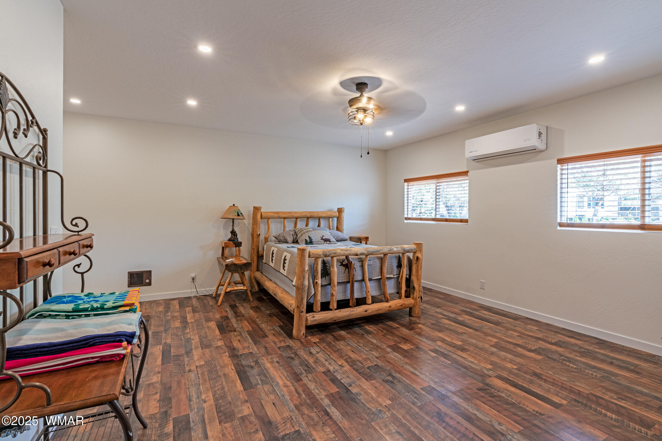 703 Backwoods Trail Lakeside, AZ 85929 - Photo 16 of 31 master bedroom