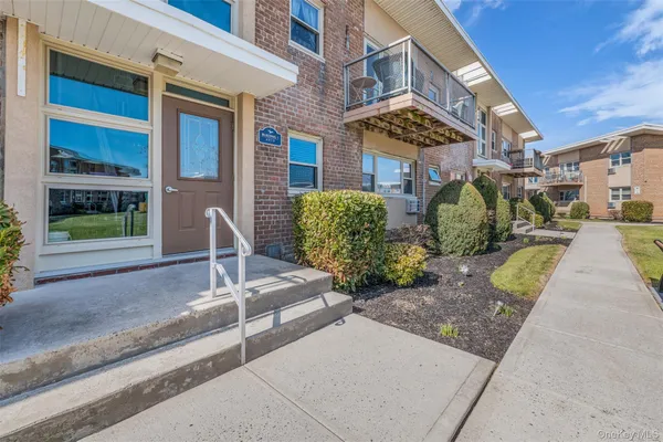$329,999 | 4 Rose Street, Unit #1A1, Oceanside, NY 11572