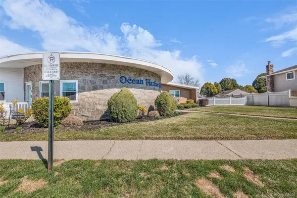 $329,999 | 4 Rose Street, Unit #1A1, Oceanside, NY 11572