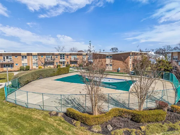 $329,999 | 4 Rose Street, Unit #1A1, Oceanside, NY 11572