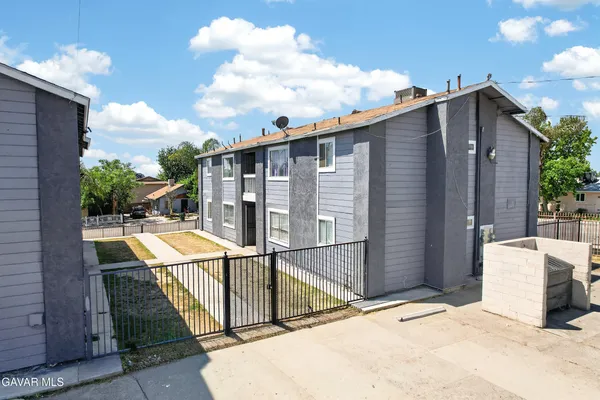 $640,000 | 1300 Flower Street, Unit AD, Bakersfield, CA 93305