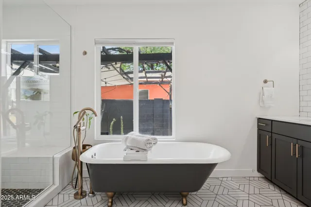 $4,000 | 2310 North 11th Street, Phoenix, AZ 85006