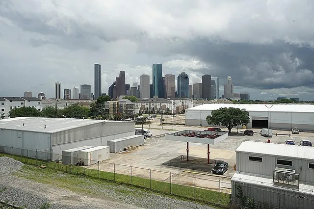 $3,200 | 1602 White Street, Houston, TX 77007