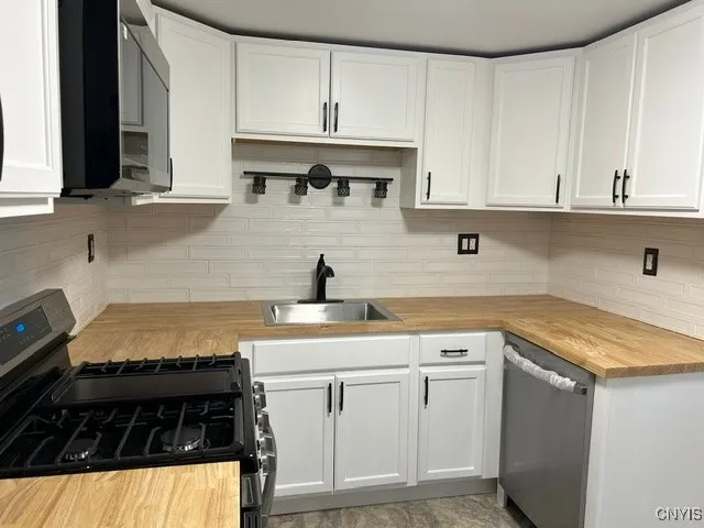 $225,900 | 408 Coolidge Road, Utica, NY 13502