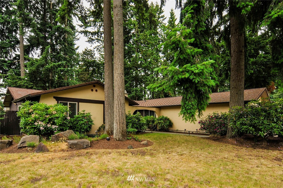 14135 148th Place Southeast Renton, WA 98059 - Photo 1 of 25 Gallery Image 1