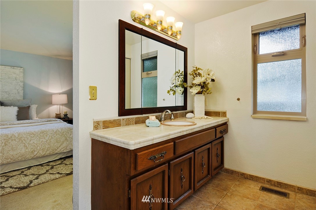 14135 148th Place Southeast Renton, WA 98059 - Photo 14 of 25 Gallery Image 14
