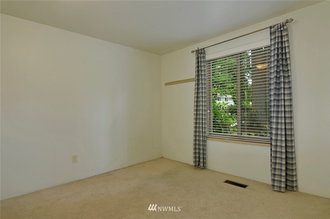 14135 148th Place Southeast Renton, WA 98059 - Photo 17 of 25 Gallery Image 17