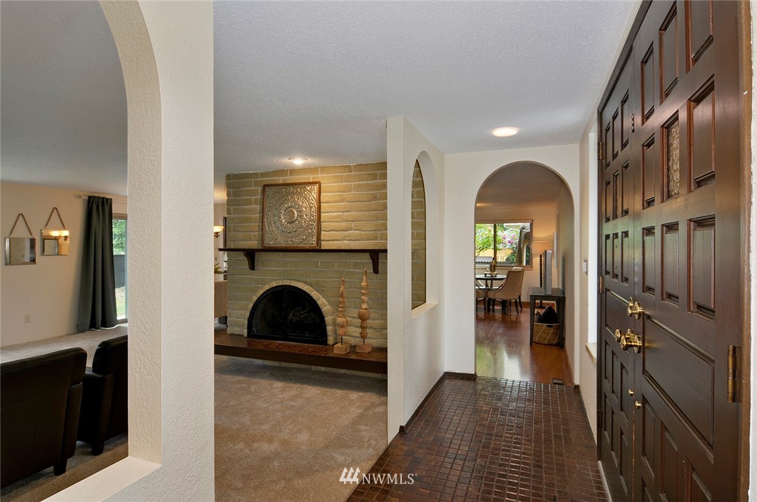 14135 148th Place Southeast Renton, WA 98059 - Photo 3 of 25 Gallery Image 3