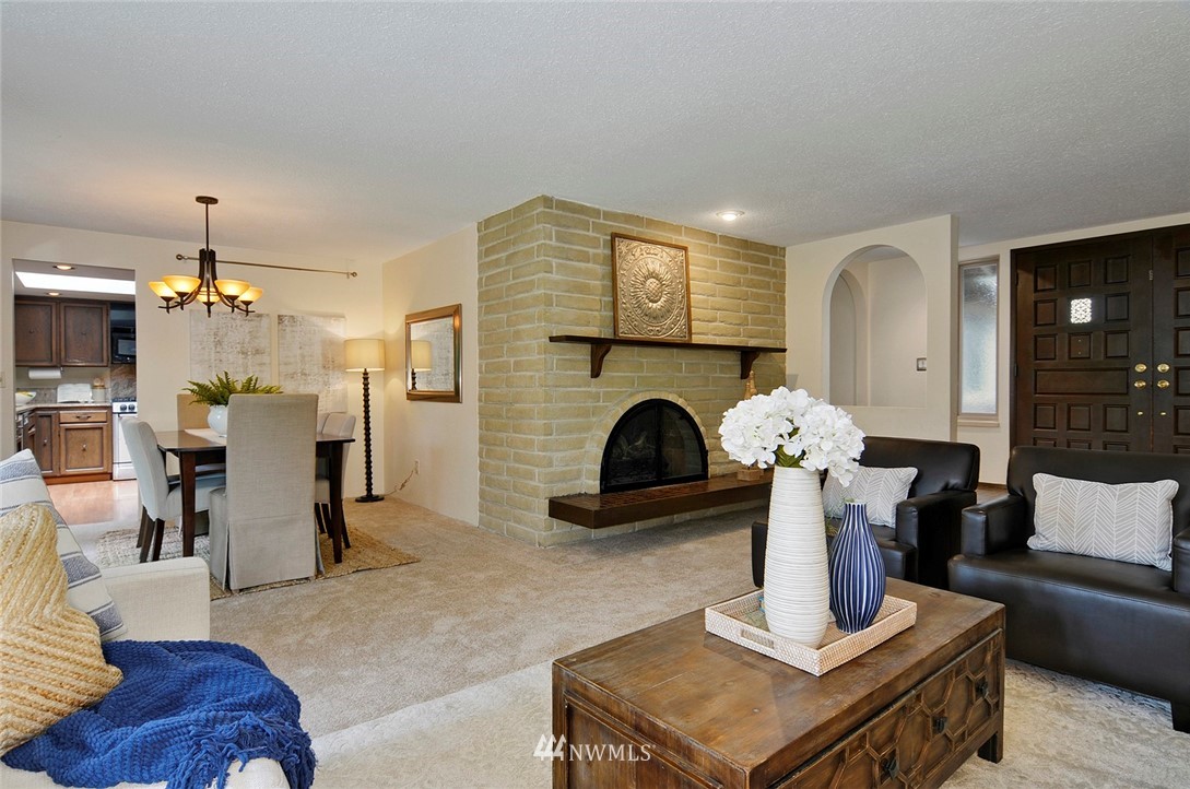 14135 148th Place Southeast Renton, WA 98059 - Photo 6 of 25 Gallery Image 6