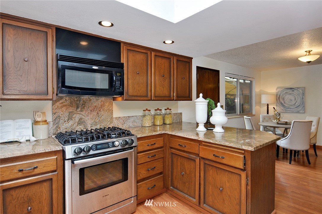 14135 148th Place Southeast Renton, WA 98059 - Photo 9 of 25 Gallery Image 9