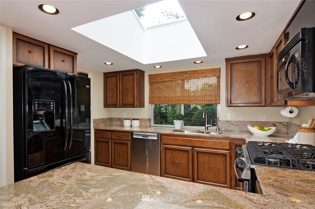 14135 148th Place Southeast Renton, WA 98059 - Photo 10 of 25 Gallery Image 10