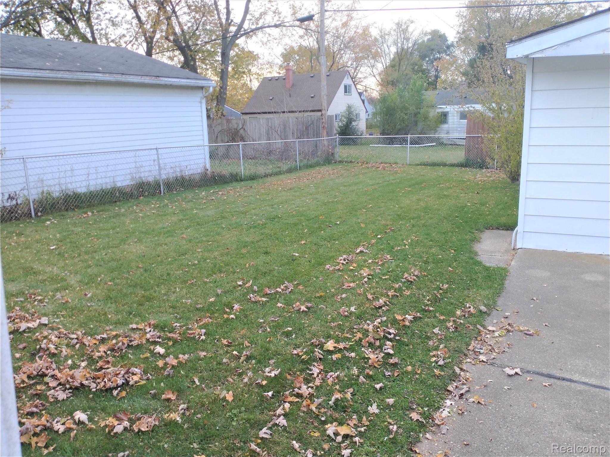 1263 Fall River Road Ypsilanti, MI 48198 - Photo 23 of 25 Backyard pic1.jpg