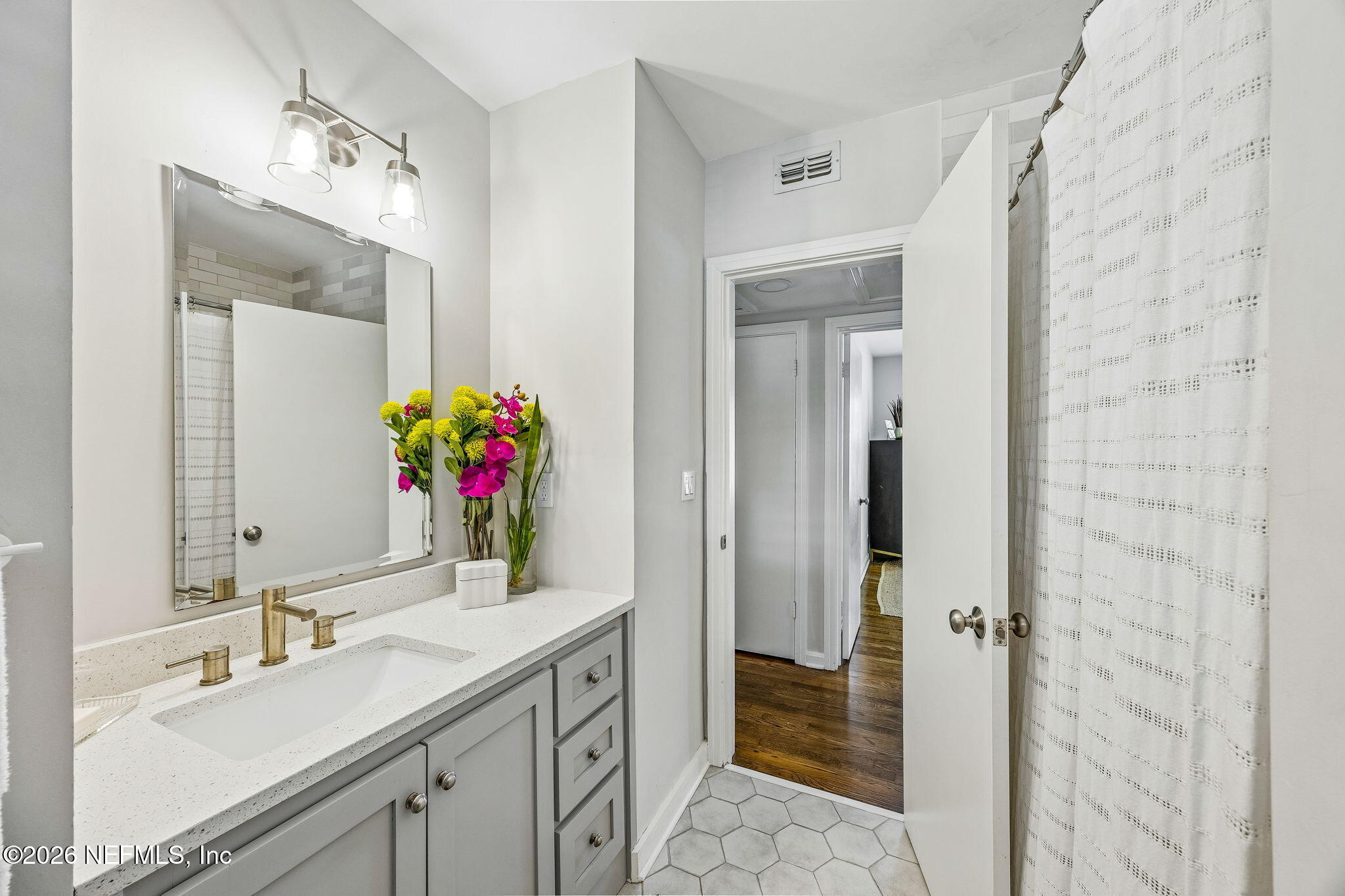 4719 Ivanhoe Road Jacksonville, FL 32210 - Photo 25 of 32 Hall Bath