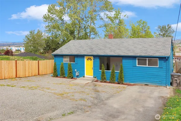 $429,500 | 833 East Marine View Drive, Everett, WA 98201