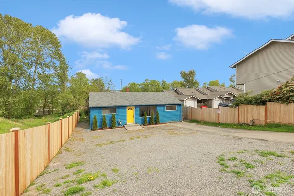 $429,500 | 833 East Marine View Drive, Everett, WA 98201