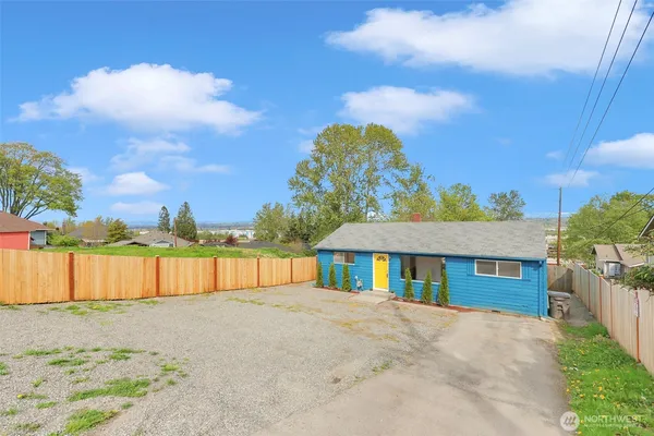 $429,500 | 833 East Marine View Drive, Everett, WA 98201