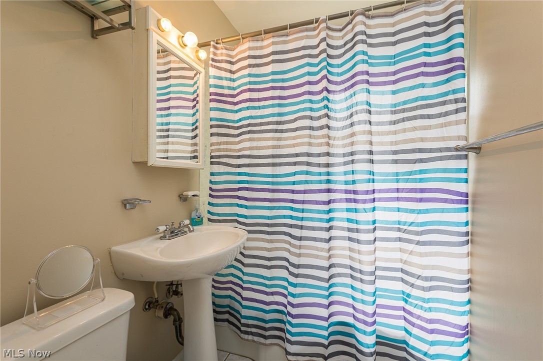 1134 Winston Road Cleveland, OH 44121 - Photo 8 of 17 Gallery Image 8